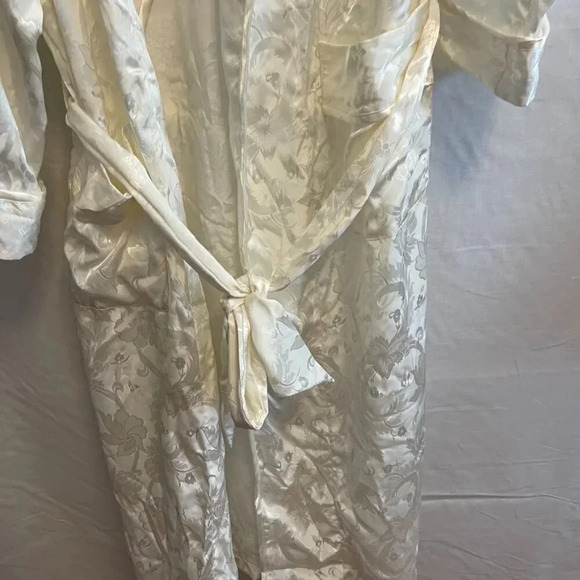 Victoria's Secret Gold Label Robe - size petite small. Great VINTAGE condition - Picture 15 of 16